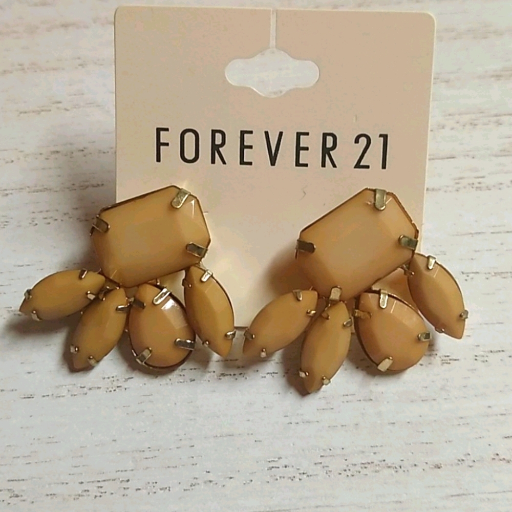 😻 3 For $15 Tan Lucite Gemstones Cluster Studs